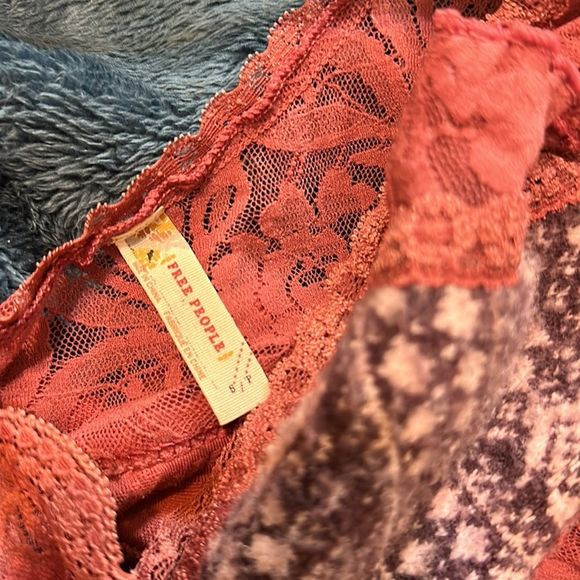 Free People sleeveless lace top - Picture 5 of 5